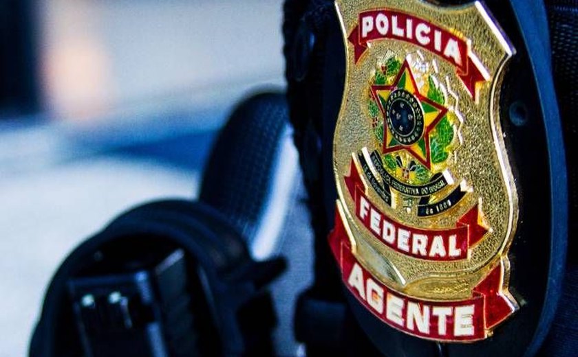 Agentes da Polícia Federal prendem dois suspeitos de abuso sexual contra crianças