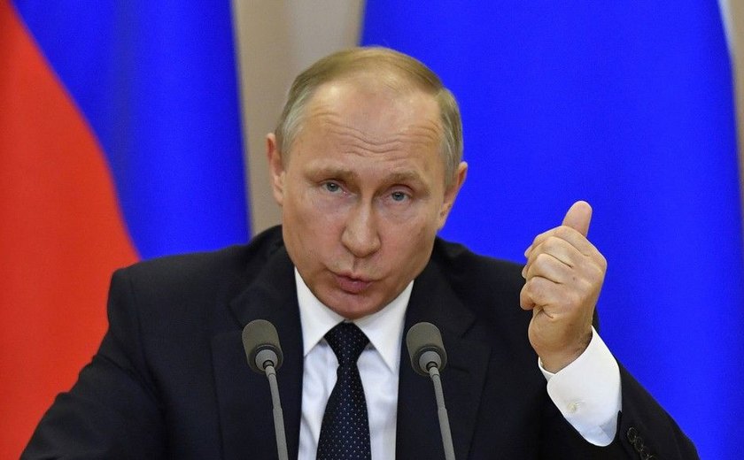 Putin diz estar 'disposto a fornecer gravação' de conversa Trump-Lavrov