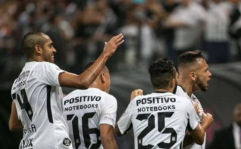 Corinthians vence Bragantino e avança às semifinais
