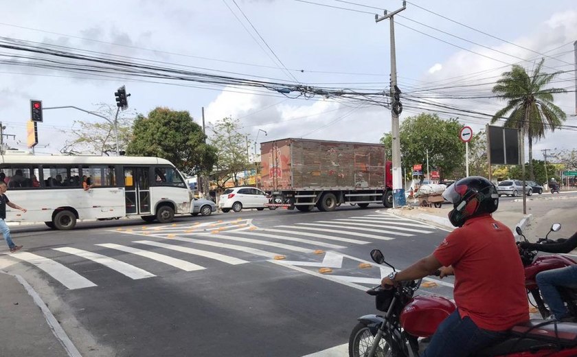 Prefeitura de Maceió entrega contorno de quadra na Bomba do Gonzaga