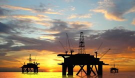 Petróleo cai com alta de estoques dos EUA e dúvidas sobre acordo da Opep