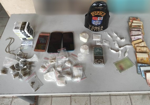 Polícia Militar flagra dupla com drogas em Riacho Doce