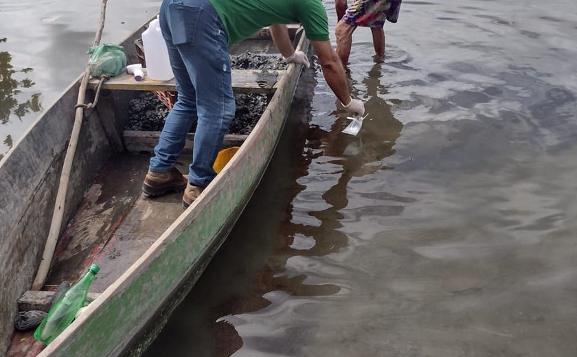 Técnicos do IMA/AL coletam amostras na Laguna Mundaú