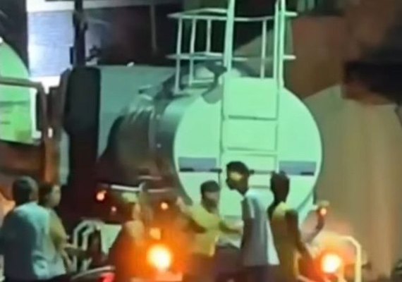 Irritado, homem joga urina em caminhão-pipa que fazia abastecimento em bairro de União dos Palmares