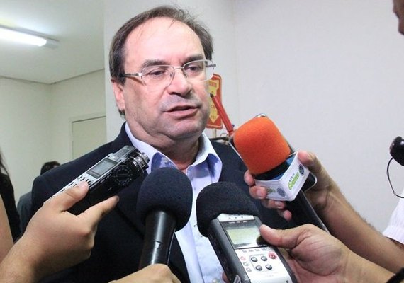 Justiça Eleitoral proíbe Luciano de fazer propaganda eleitoral