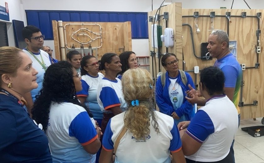 Alunos da Ejai em Maceió conhecem rotina de cursos de profissionalização