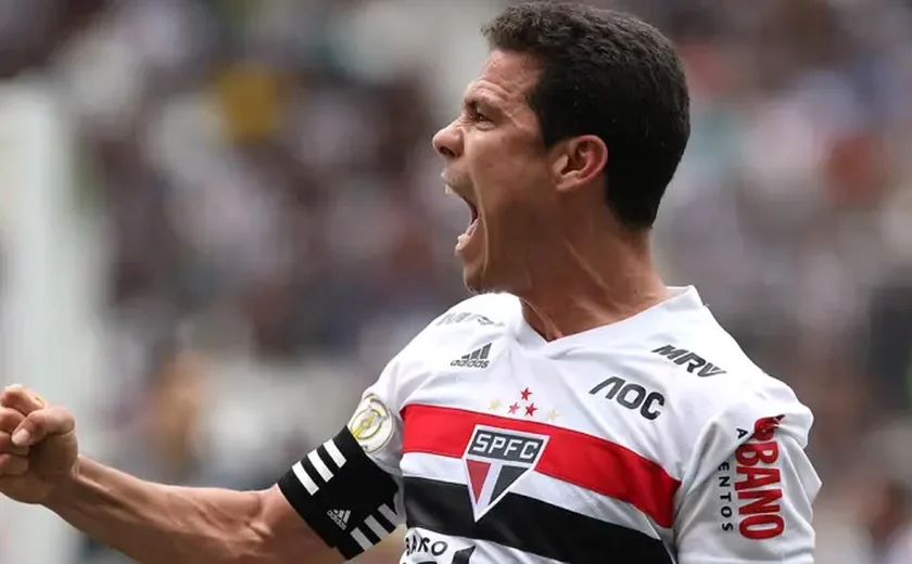 Hernanes anuncia aposentadoria e planeja novas funções no futebol