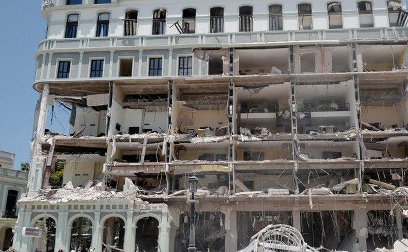 Mais quatro corpos são retirados de hotel destruído em Havana