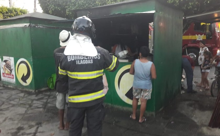 Barraca pega fogo na Praça Padre Cícero, no Centro de União dos Palmares