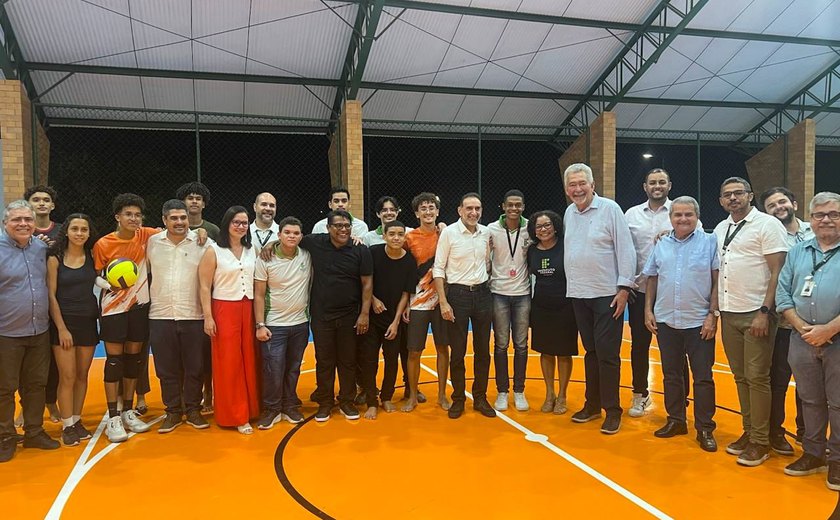 Paulão inaugura ginásio poliesportivo no Ifal Penedo e amplia investimentos na educação