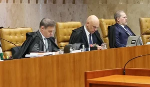 Alexandre de Moraes defende que seu julgamento seja em conjunto com o de Mendonça