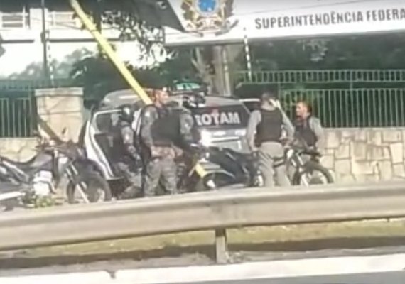 Vídeo: viatura da Rotam que perseguia motoqueiros que faziam 'rolezinho' bate contra muro no Farol