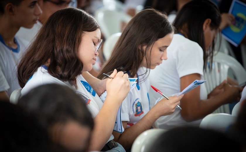 Educação inicia entrega de kits do programa Foca o Enem