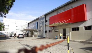 Criança de 10 anos leva descarga elétrica ao tocar em poste na Praça dos Martírios