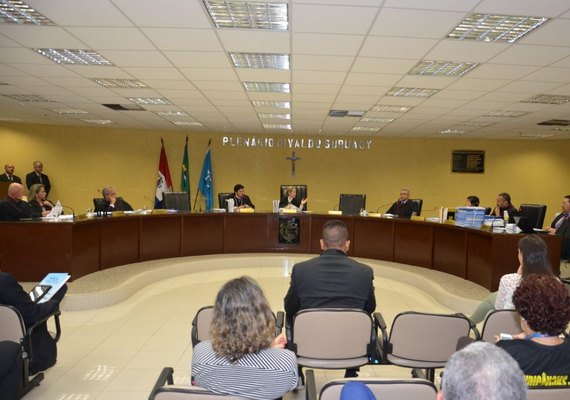 TCE envia à Assembleia anteprojeto de reposição salarial dos servidores