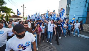 Lucas Barbosa é recebido por multidão em grande ato político em Feira Grande