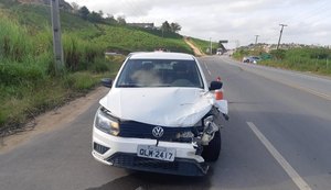 Motorista não consegue frear a tempo e dois carros colidem na AL-413