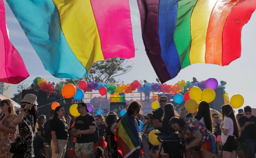 ONG oferece oficinas de criação artística para pessoas LGBTQIA+