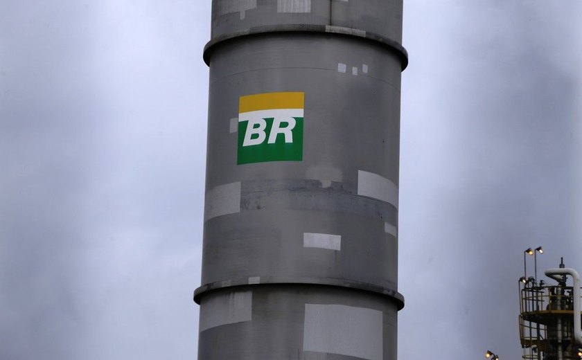 Petrobras reduz preço da gasolina na refinaria em 4,4% a partir de hoje
