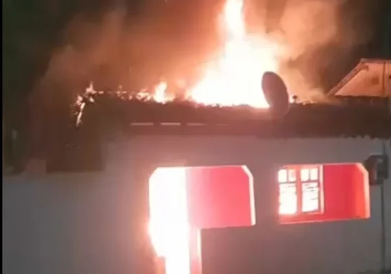 Incêndio destrói casa em Junqueiro e deixa família com apenas a roupa do corpo
