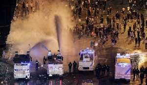Vandalismo e tumulto ofuscam festa do bicampeonato na França