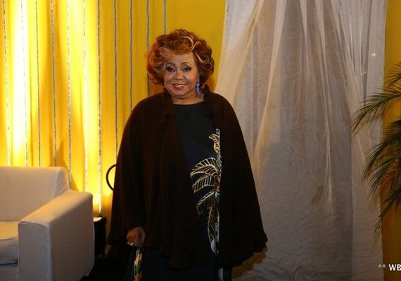 Alcione passa por angioplastia após mal-estar e deve ter alta em alguns dias