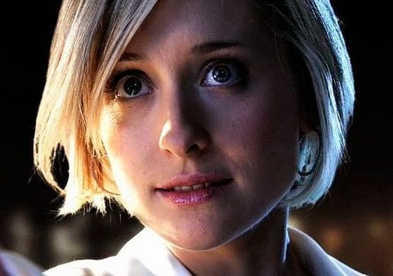 Atriz de 'Smallville' é presa por tráfico sexual