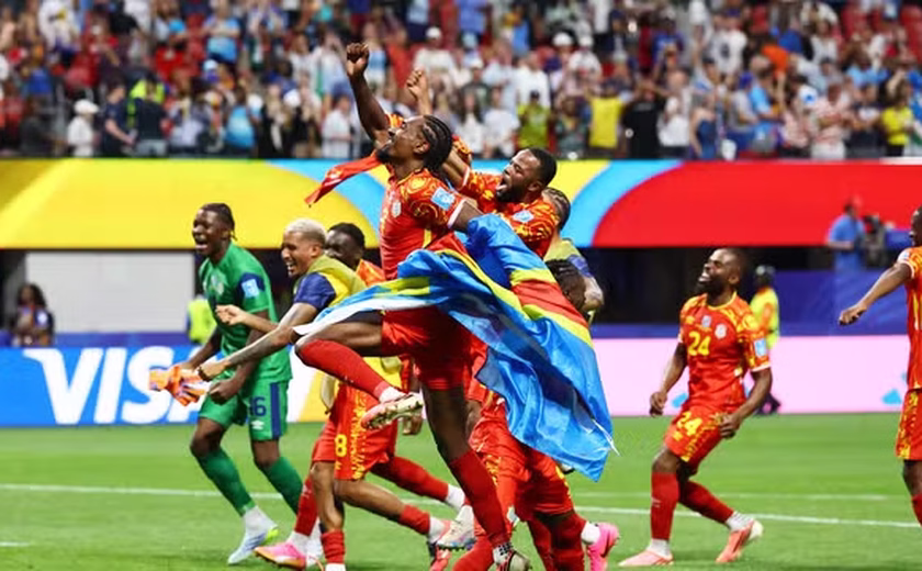 República Democrática do Congo vira sobre o Uzbequistão e avança ao mata-mata