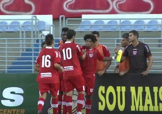 Vinícius esquenta briga pela camisa 1 do CRB