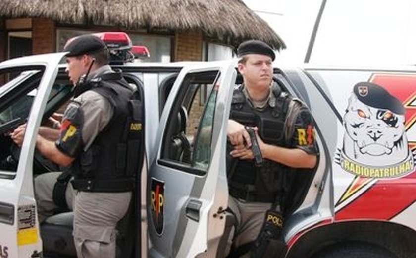 Trio é detido por tráfico de drogas durante festa em chácara