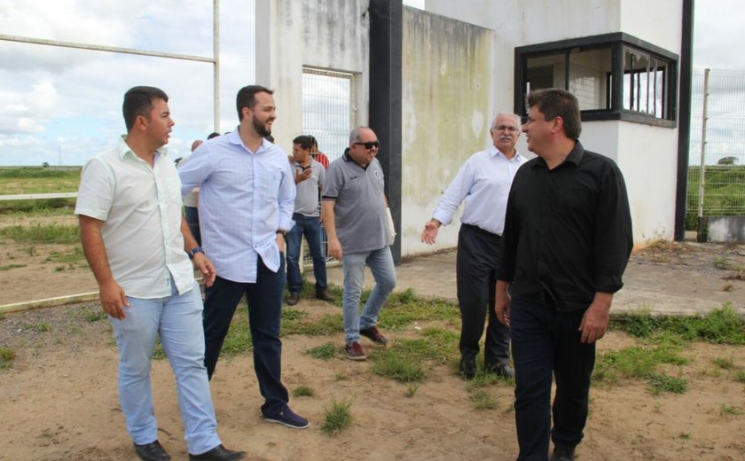 Vereadores acompanham prefeito Rogério Teófilo em visita ao CT do ASA