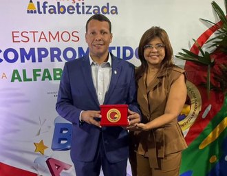 Educação de Murici recebe méritos do MEC com o Selo Ouro do Compromisso Nacional Criança Alfabetizada