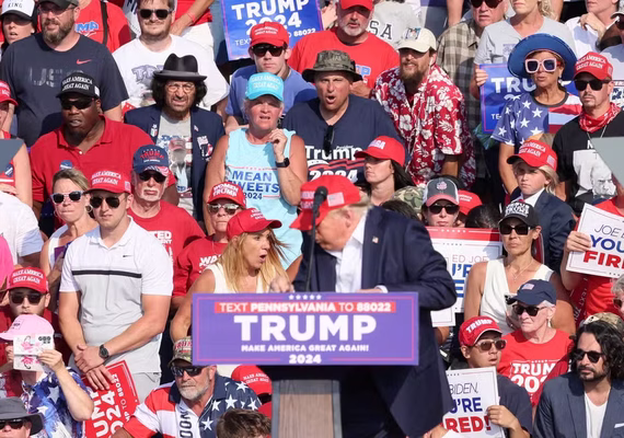 Atentado contra Trump: candidato a presidência dos Estados Unidos é atingido com tiro na orelha durante comício