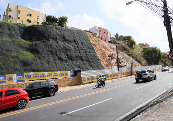 Obra de contenção intermediada pelo Ministério Público atinge fase conclusiva no Jacintinho