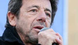 Ator e cantor Patrick Bruel se pronuncia após ser acusado de estupro por oito mulheres
