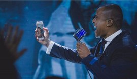 Cantor Alexandre Pires passará por cirurgia no ombro após queda em aeroporto