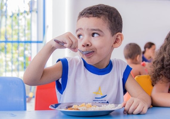 Nutricionistas garantem alimentação saudável a mais de 60 mil estudantes