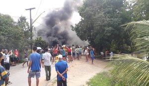 Moradores fecham rodovia em São Miguel dos Milagres