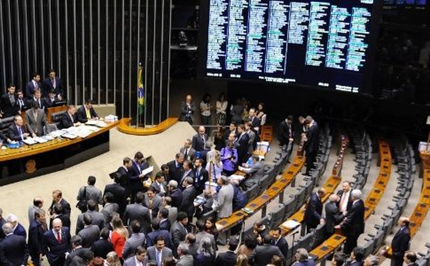 Câmara rejeita requerimento para acelerar tramitação da reforma trabalhista