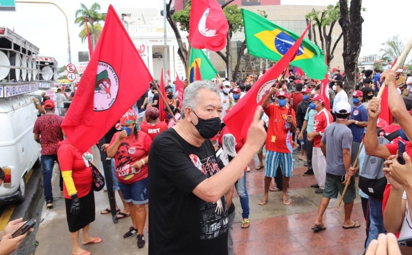 Movimentos sociais pedem saída de Bolsonaro