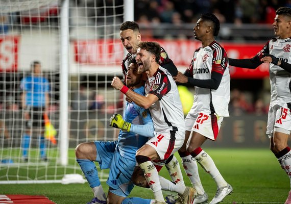 Rossi brilha nos pênaltis e garante classificação do Flamengo na Libertadores