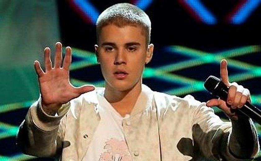 Vizinho diz que Justin Bieber cuspiu na cara dele em depoimento na justiça