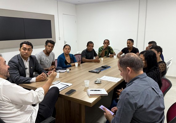 David Empregos promove diálogo entre ambulantes e Prefeitura sobre requalificação da orla