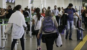 Gastos com viagens ao exterior caem 30,7% em setembro