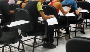 Estudantes começam a deixar locais de prova do Enem