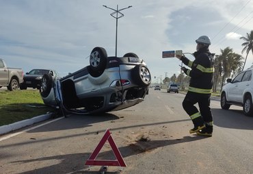 Carro capota na BR-104 entre União e Branquinha