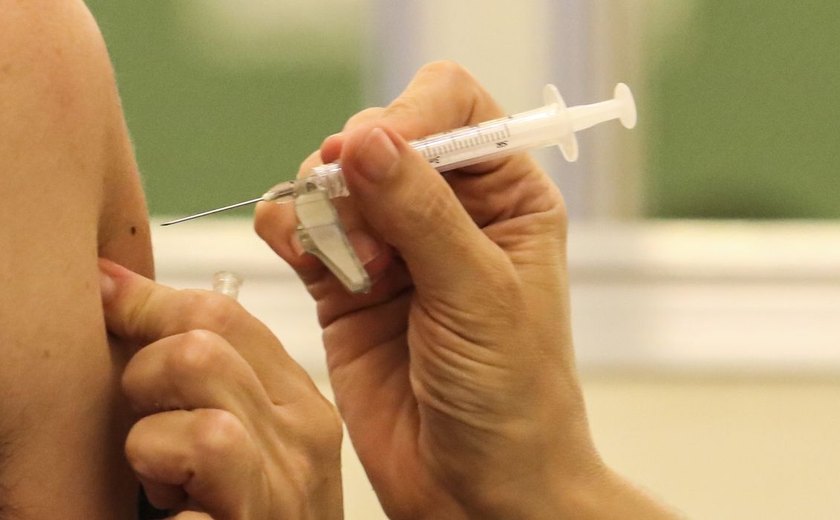 Brasil recebe primeiro lote de vacinas bivalentes contra Covid-19