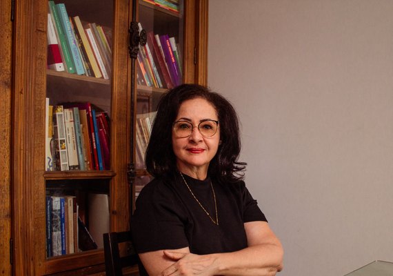 Escritora alagoana lança poemas de amor, desamor e amor-próprio
