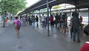 Caixa volta a ter filas no Rio após bloqueio de contas do auxílio emergencial