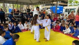 Semsc promove ação com entrega de kits para alunos do Judô na Guarda